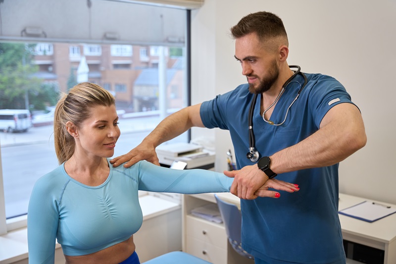 kinesiologist-who-checks-a-client's-muscular-strength