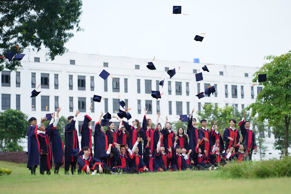 A group of graduates in Vietnam celebrat