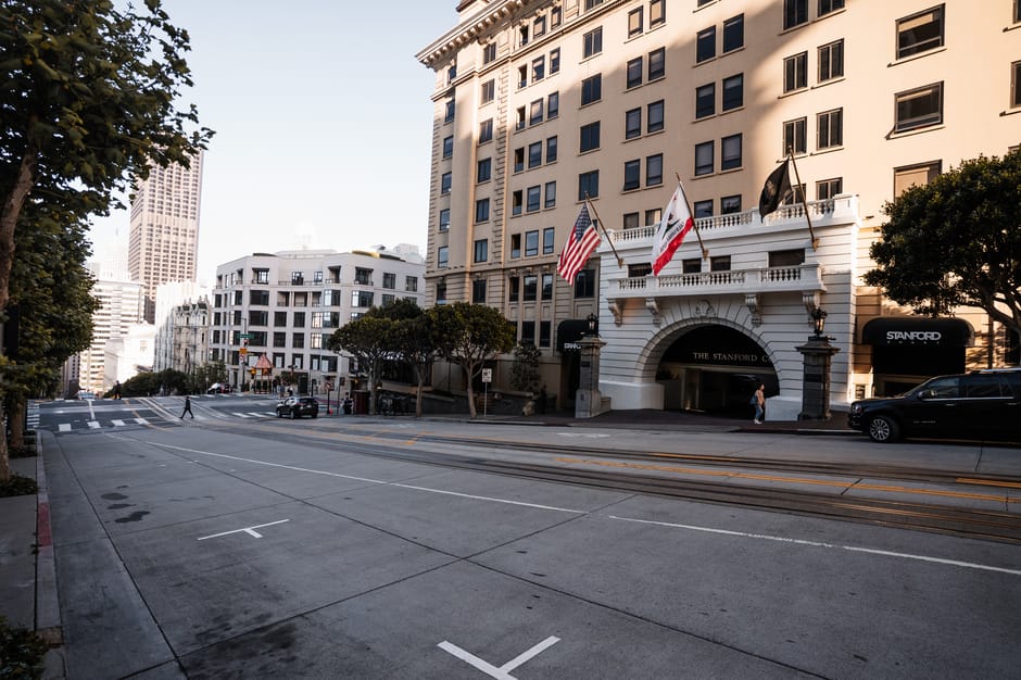 Streetscape of San Francisco featuring t